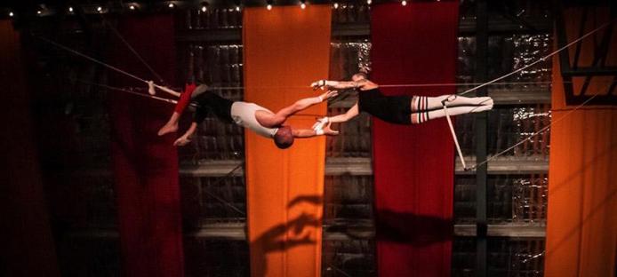 circus-arts-byron-bay-circus-flying-trapeze-kids-adults-beginners-top-694x312